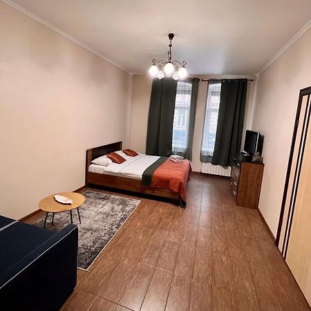 Old City Apartment With Parking Лвив Екстериор снимка
