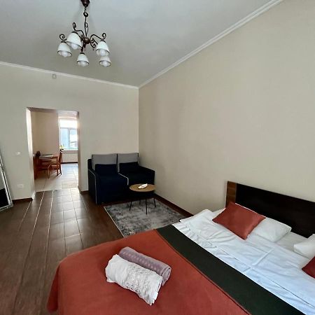 Old City Apartment With Parking Лвив Екстериор снимка