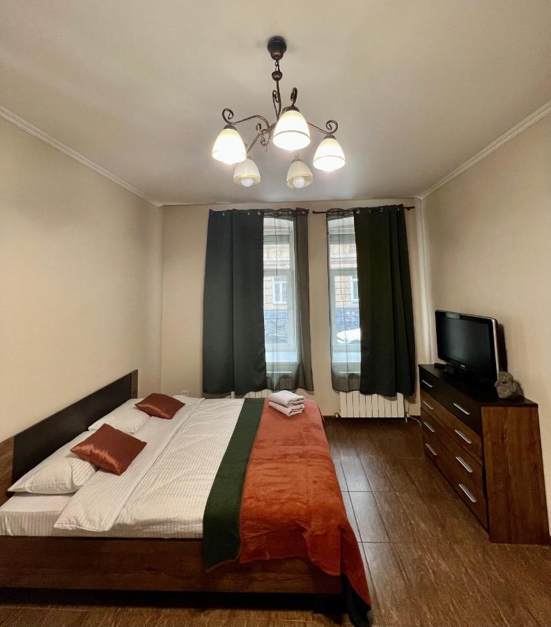 Old City Apartment With Parking Лвив Екстериор снимка