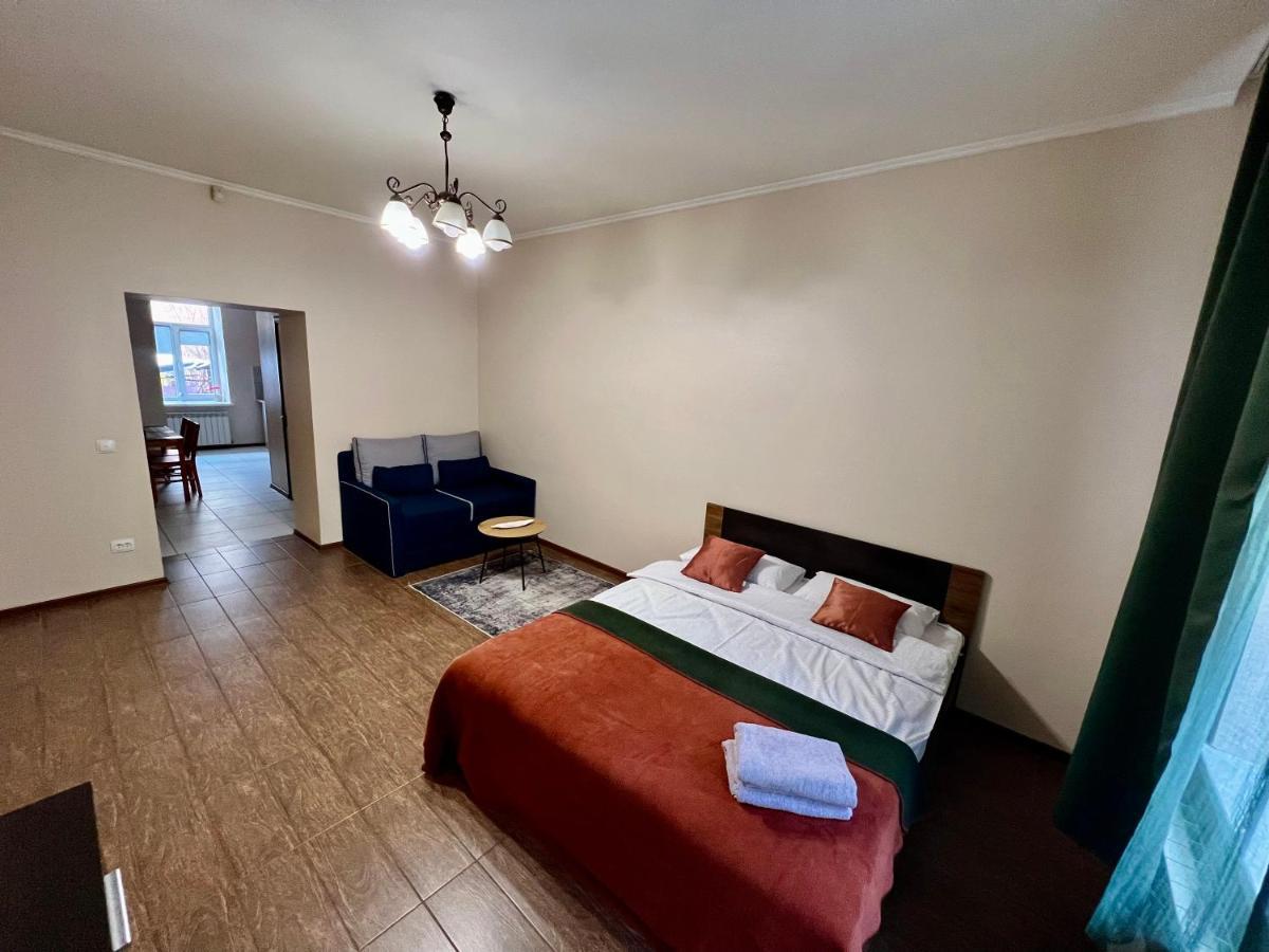 Old City Apartment With Parking Лвив Екстериор снимка